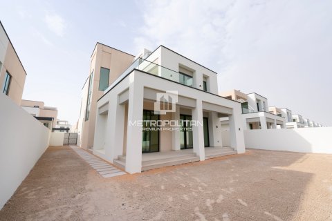 Снять в аренду виллу в Arabian Ranches 3, Дубай: 4 спальни, 450м², № 74238 - фото 2