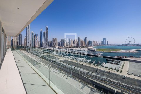 Снять в аренду квартиру в EMAAR Beachfront, Dubai Harbour, Дубай: 3 спальни, 177.35м², № 128921 - фото 2