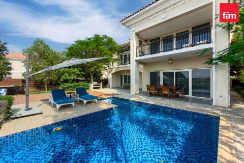 Villa in Dubai 5 bedrooms, 682.7 sq.m. № 115109 - photo 11