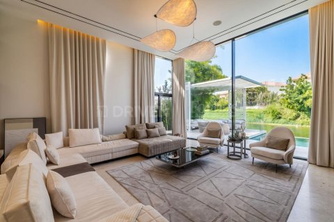 Villa in Jumeirah Park, Dubai 5 bedrooms, 540.79 sq.m. № 138147 - photo 10