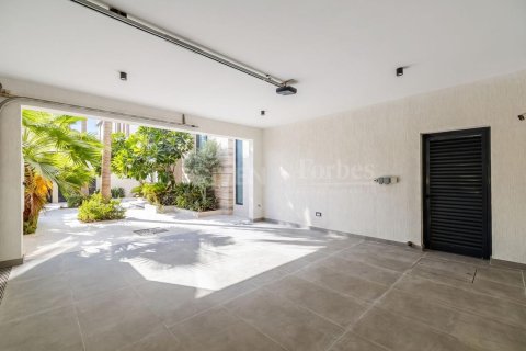 Villa in Jumeirah Park, Dubai 5 bedrooms, 540.79 sq.m. № 138147 - photo 27