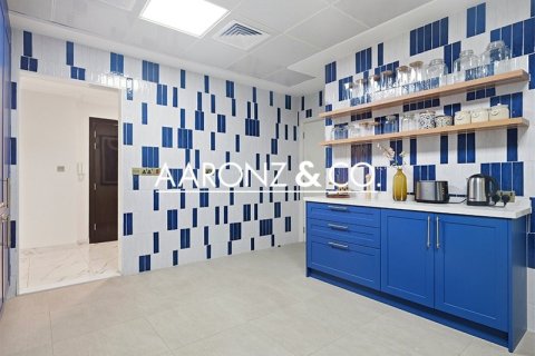 Ático en Jumeirah Lake Towers, Dubai, 4 dormitorios, 442 m², № 99329 - foto 18