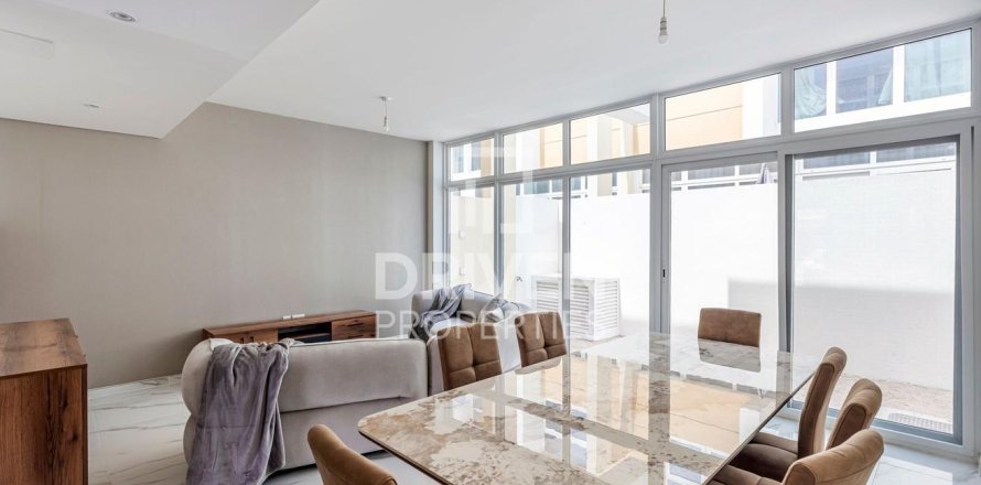 Adosado en Dubai, 3 dormitorios, 162.39 m², № 140586