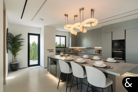 Villa in Jumeirah Islands, Dubai 5 bedrooms, 539 sq.m. № 91193 - photo 6