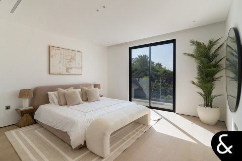 Villa in Jumeirah Islands, Dubai 5 bedrooms, 539 sq.m. № 91193 - photo 23