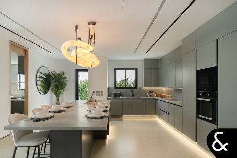 Villa in Jumeirah Islands, Dubai 5 bedrooms, 539 sq.m. № 91193 - photo 15