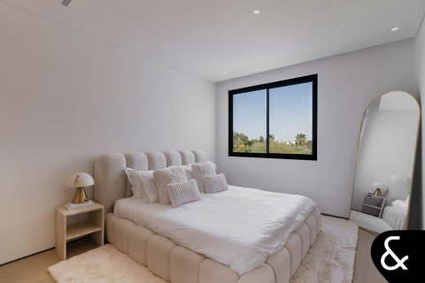 Villa in Jumeirah Islands, Dubai 5 bedrooms, 539 sq.m. № 91193 - photo 20