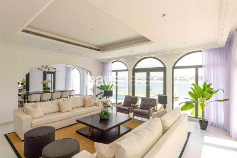 Снять в аренду виллу в Garden Homes, Пальма Джумейра, Дубай: 5 спален, 1208м², № 45074 - фото 3