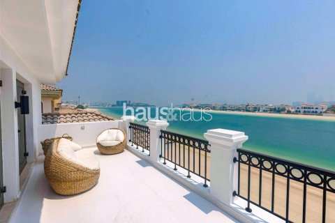 Снять в аренду виллу в Garden Homes, Пальма Джумейра, Дубай: 5 спален, 1208м², № 45074 - фото 2
