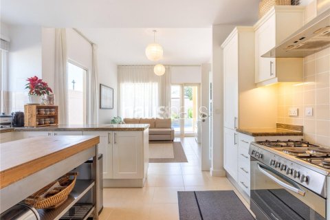 Купить виллу в Арабиан Ранчес, Дубай: 4 спальни, 372м², № 43688 - фото 11