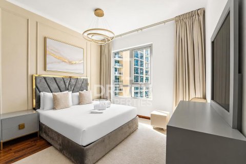 Apartment in The Residences, Downtown Dubai (Downtown Burj Dubai), Dubai 3 bedrooms, 183.67 sq.m. № 140707 - photo 15