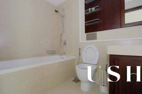 Apartment in The Views, Dubai 2 bedrooms, 125 sq.m. № 46690 - photo 11