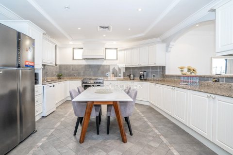 Villa in Garden Homes, Palm Jumeirah, Dubai 4 bedrooms, 624 sq.m. № 73160 - photo 7