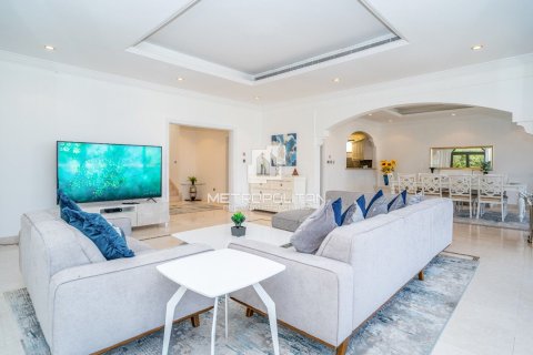 Villa in Garden Homes, Palm Jumeirah, Dubai 4 bedrooms, 624 sq.m. № 73160 - photo 3