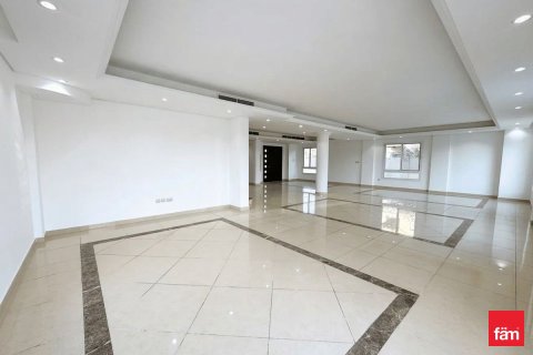 Villa in Dubai 6 bedrooms, 708.6 sq.m. № 110006 - photo 2