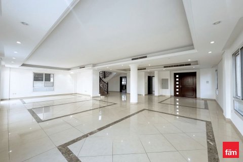 Villa in Dubai 6 bedrooms, 708.6 sq.m. № 110006