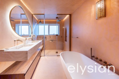 Apartment in Dubai Marina, Dubai 3 bedrooms, 215 sq.m. № 37886 - photo 16