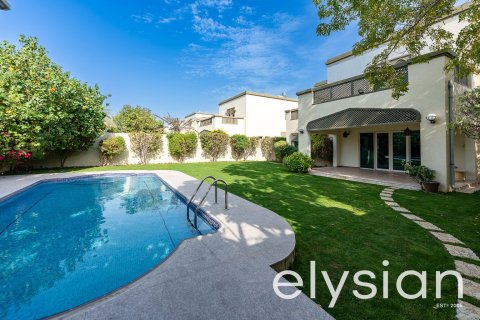 Вилла в Regional, Jumeirah Park, Дубай, 4 спальни, 738м², № 37926