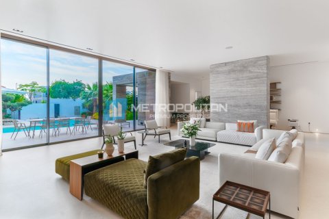 Снять в аренду виллу в Pearl Jumeirah, Джумейра, Дубай: 5 спален, 892м², № 73765 - фото 7