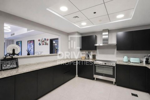 Appartement à The Crescent, Palm Jumeirah, Dubai, 2 chambres, 206.24 m², № 142886 - photo 4