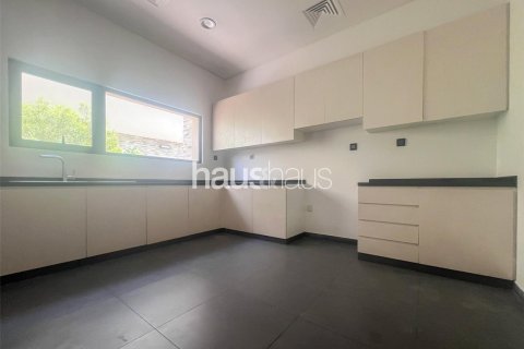 Villa en DAMAC Hills (Akoya by DAMAC), Dubai, 5 dormitorios, 467 m², № 44601 - foto 6