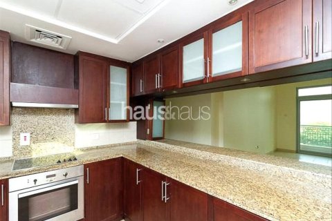 Apartment in The Views, Dubai 2 bedrooms, 128 sq.m. № 44602 - photo 4