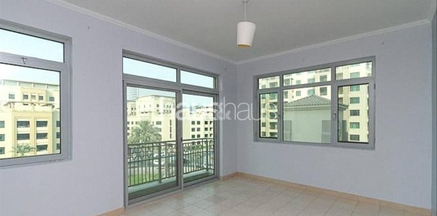 Apartment in The Views, Dubai 2 bedrooms, 128 sq.m. № 44602