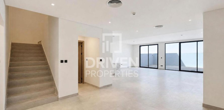 Adosado en Dubai Land, Dubai, 3 dormitorios, 232.63 m², № 134252