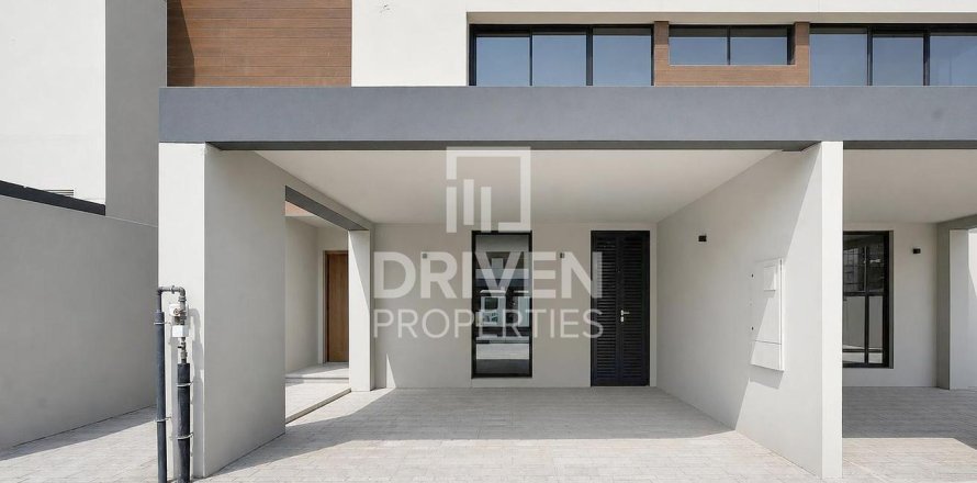 Adosado en Dubai Land, Dubai, 3 dormitorios, 232.63 m², № 134250