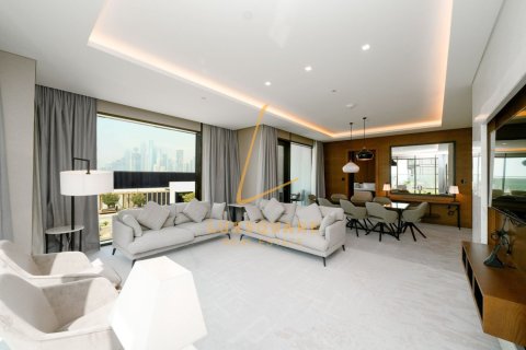 Apartment in Dubai 4 bedrooms, 217 sq.m. № 141566