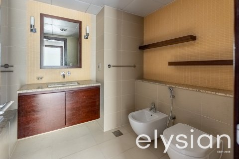 Снять в аренду квартиру в Tiara Residences, Пальма Джумейра, Дубай: 1 спальня, 177м², № 37957 - фото 9