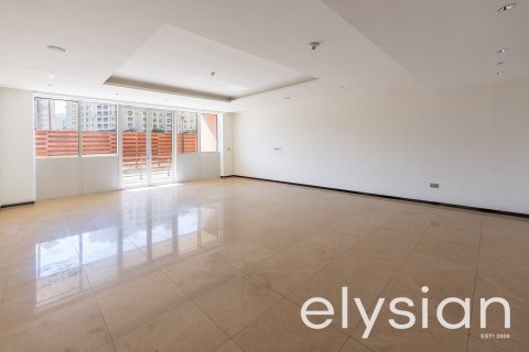 Снять в аренду квартиру в Tiara Residences, Пальма Джумейра, Дубай: 1 спальня, 177м², № 37957 - фото 2