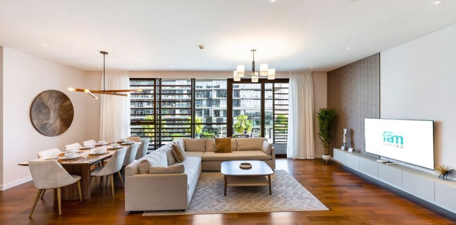 Apartment in City Walk, Dubai 3 bedrooms, 233.6 sq.m. № 115334