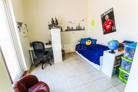 Снять в аренду виллу в Dubai Sports City, Дубай: 4 спальни, 350м², № 44515 - фото 11