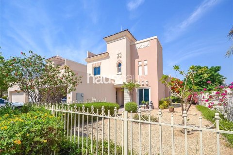 Снять в аренду виллу в Dubai Sports City, Дубай: 4 спальни, 350м², № 44515 - фото 10