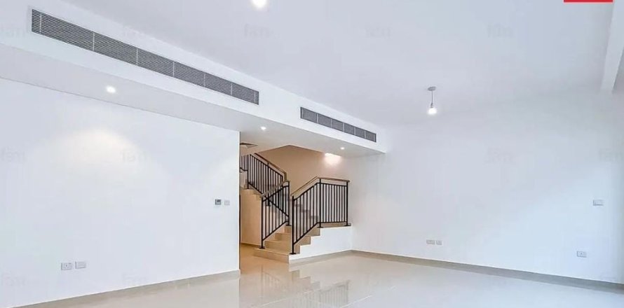 Townhouse in Dubai 3 bedrooms, 145.3 sq.m. № 118869