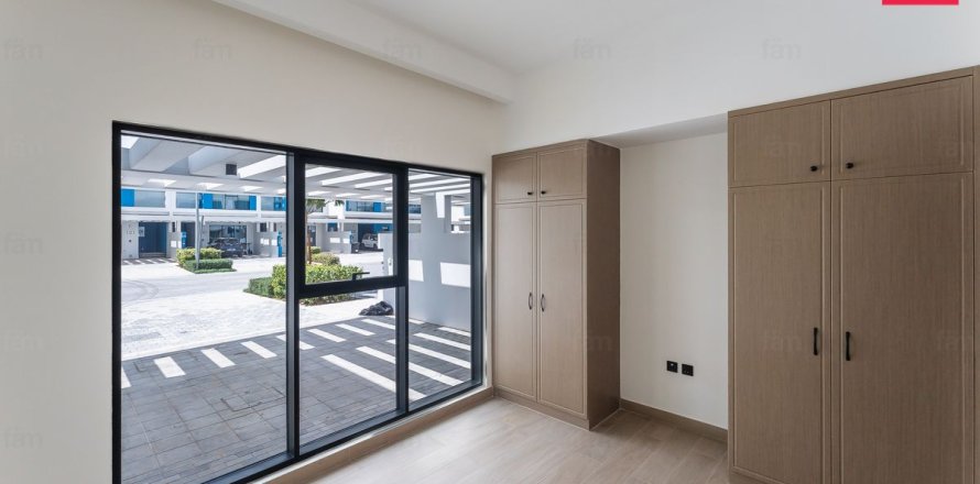 Townhouse in Dubai 4 bedrooms, 144 sq.m. № 141314