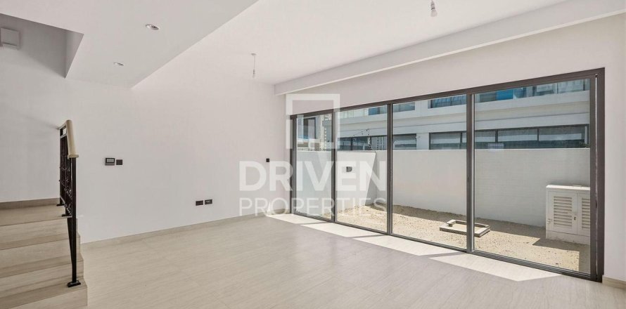 Таунхаус в Damac Lagoons, Дубай, 4 спальни, 144м², № 128403