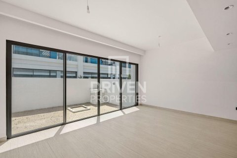 Снять в аренду таунхаус в Damac Lagoons, Дубай: 4 спальни, 144м², № 128403 - фото 2