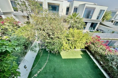 Снять в аренду виллу в Дубай Хилс Эстейт, Дубай: 3 спальни, 207м², № 101344 - фото 2
