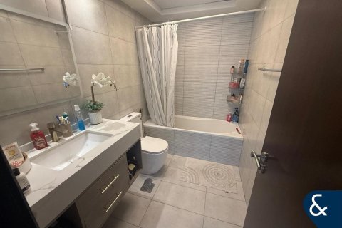 Apartment in Jumeirah Lake Towers, Dubai 2 bedrooms, 181 sq.m. № 75711 - photo 17