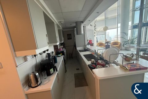 Apartment in Jumeirah Lake Towers, Dubai 2 bedrooms, 181 sq.m. № 75711 - photo 8