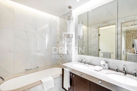 Снять в аренду квартиру в The Address Residence Fountain Views, Даунтаун Дубай (Даунтаун Бурдж Дубай), Дубай: 3 спальни, 183.76м², № 136749 - фото 15