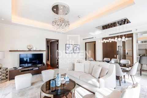 Снять в аренду квартиру в The Address Residence Fountain Views, Даунтаун Дубай (Даунтаун Бурдж Дубай), Дубай: 3 спальни, 183.76м², № 136749 - фото 3
