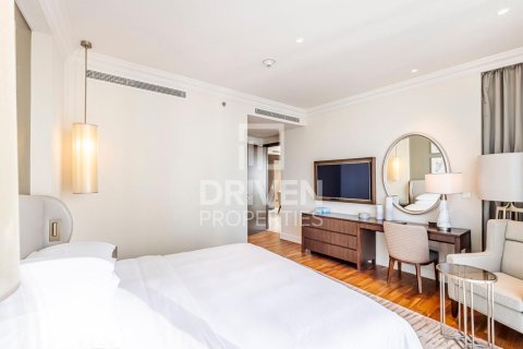 Снять в аренду квартиру в The Address Residence Fountain Views, Даунтаун Дубай (Даунтаун Бурдж Дубай), Дубай: 3 спальни, 183.76м², № 136749 - фото 13