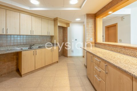 Купить квартиру в Shoreline Apartments, Пальма Джумейра, Дубай: 3 спальни, 206м², № 38086 - фото 17
