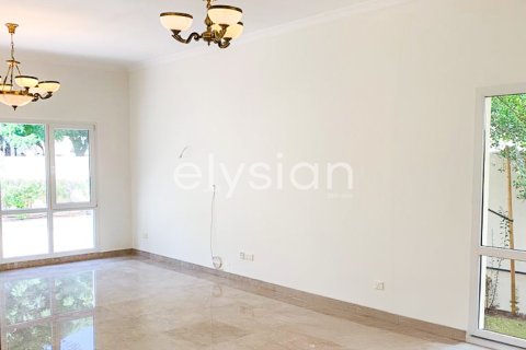 Villa in Meadows 8, Meadows, Dubai 4 bedrooms, 334 sq.m. № 38140 - photo 8