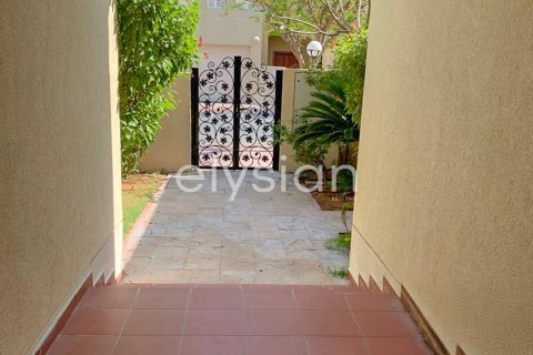 Villa in Meadows 8, Meadows, Dubai 4 bedrooms, 334 sq.m. № 38140 - photo 5