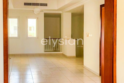 Villa in Meadows 8, Meadows, Dubai 4 bedrooms, 334 sq.m. № 38140 - photo 15