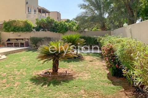 Villa in Meadows 8, Meadows, Dubai 4 bedrooms, 334 sq.m. № 38140 - photo 4